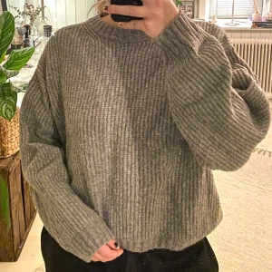 stickad tröja  - mysig stickad tröja från HM🤍 strl XS men passar även S. Fraktpris går att diskutera!