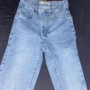 Använda 1-2 gånger  Gina tricot Molly jeans