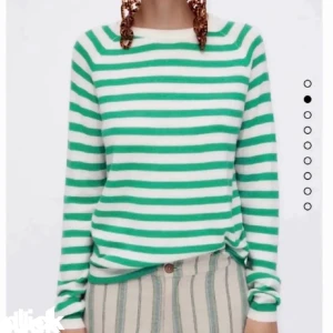 Grön randig tröja från zara - Grön randig tröja från zara. Priset kan diskuteras