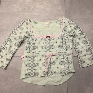 Odd Molly blus  - Väldigt fin blus som är använd men inga skavanker(inga hål, smuts eller liknande) i strl 0,xs