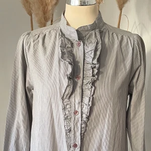 Lång skjorta/ tunika 36 - Lång skjorta: tunika Tvättat 1 gång  På bilden ostruken 