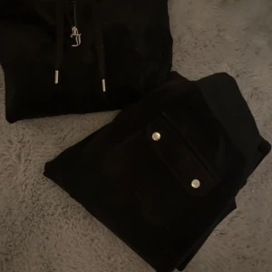 Svart juicy sett - TRÖJAN ÄR SÅLD! Pris kan diskuteras 