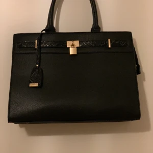 Fin oanvänd väska - Ny väska 