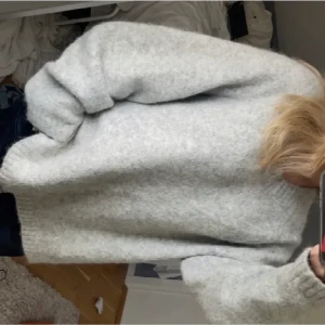 Le ger tröja  - Säljer nu min super fina le ger tröja köp på Plick men behöver rensa garderoben därför säljer jag! Den är i så fint skick och är köpt oanvänd och av mig vara använts en gång. Köp direkt för 700❤️