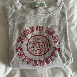 Morris college tröja  - Super fin moris college tröja i fint skick, som tyvärr inte kommer till användning, därav rynkorna 😊