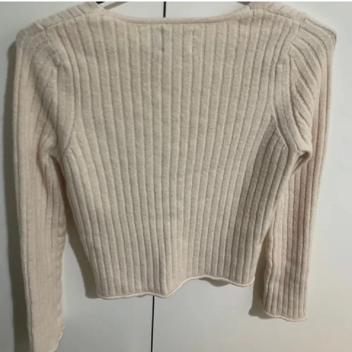 Beige tröja i storlek 40 (M) - 91
