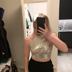 Glittertopp  - Jättesnygg glittertopp i storlek S