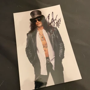 Signert Slash foto - signert av slash i 2022