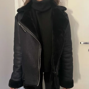  Jacka  - Säljer denna jätte fina jackan från Nelly, använd 2 ggr 