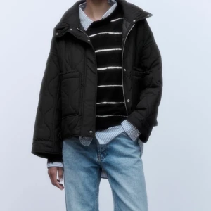 Jacka - Fin jacka från zara i bra skick, andvänd ca 3 gånger så rättså ny☺️🙌🏼nypris 699kr