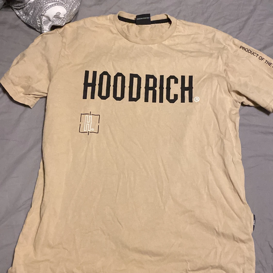 Beige hoodrich t shirt