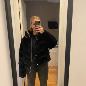 Jacka  - Vinterjacka ifrån NA-KD. Strl 38 men passar mig som är 36 perfekt!  299kr +frakt 💕