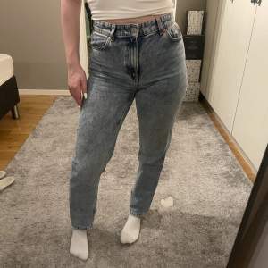 Raka jeans från lindex  Storlek 36 ”betty”  Köpare står för frakt