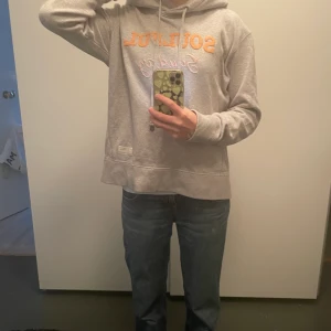 Odd molly tröja  - Jättefin hoodie ifrån odd molly i bra kvalite! Grå med text på. Pris kan diskuteras rabatt om du köper flera saker💞
