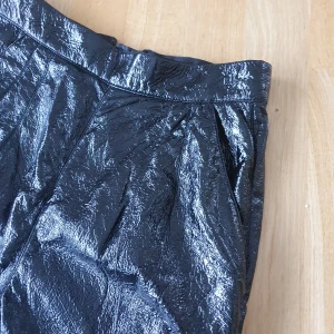 Hög byxa H&M  - Höga byxor i skönt material