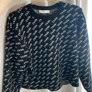 Zara tröja 🖤 - Storlek M men känns som en S 🖤 säljer pga använder inte längre 