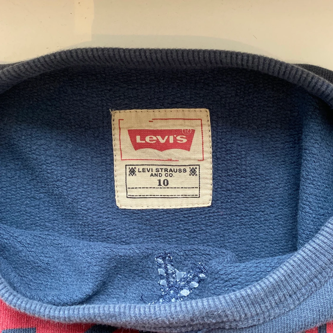 Levi’s sweatshirt  - 91