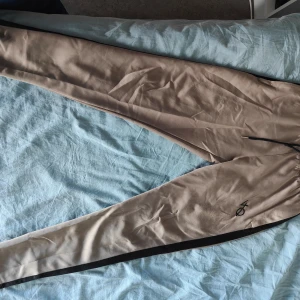 Vanquish joggers - Joggers från Vanquish. Storlek L. Bra skick, inga skador på plagget.