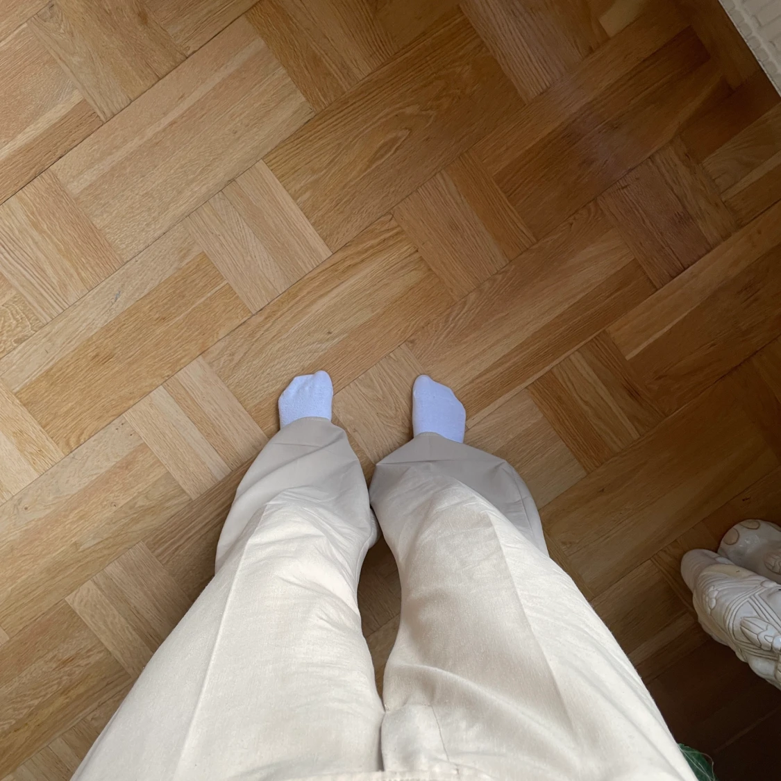 Beigefärgade kostymbyxor  - 91