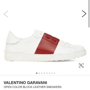 Säljer mina röda Valentino sneakers. Självklart äkta, skokartong+ nya skosnören medföljer. Skick: 5/10 därav priset. 