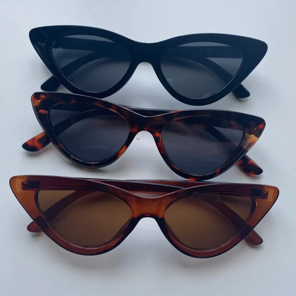 Solglasögon från blandade märken. 60 kr styck eller alla för 150. Fraktar eller möts upp i tc . Accessoarer.