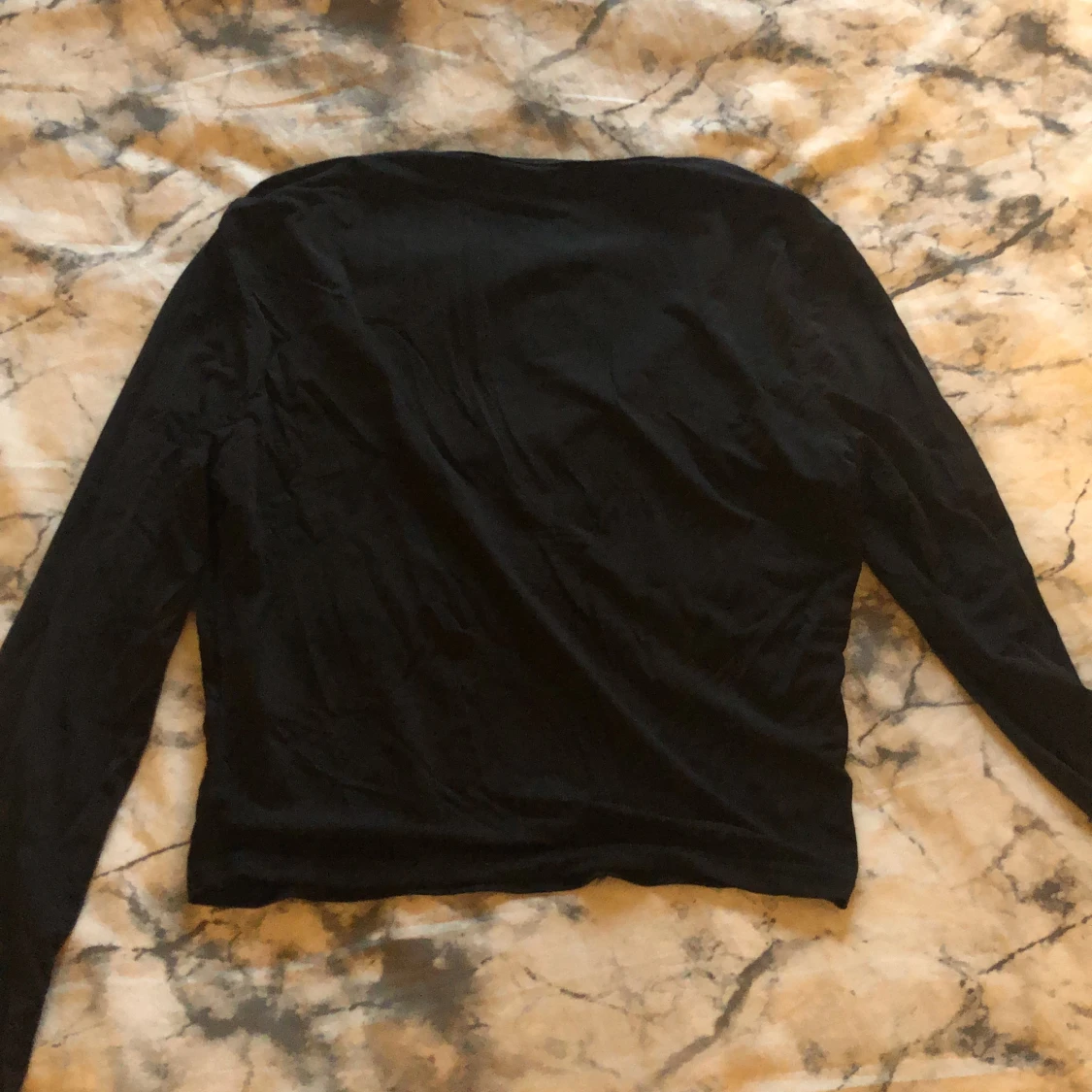  Basic svart tröja - 1