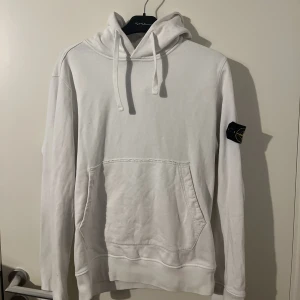 Stone island hoddie  - Snygg stone island hoddie i använt skick