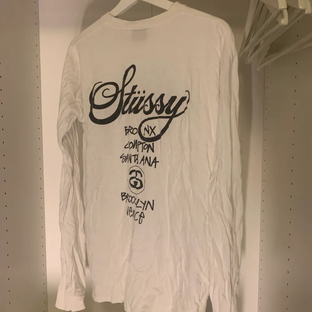 Stüssy långärmad t-shirt i storlek Xl. T-shirts.