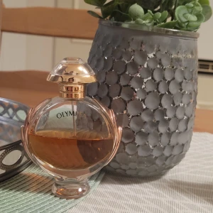 Paco Rabanne Olympea  - Paco rabanne olympea  50 ml EdP 60% kvar 250:-  Kan skickas med spårbart 
