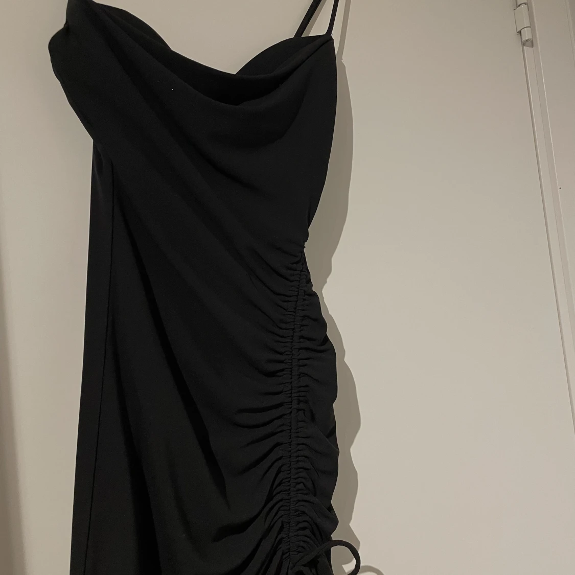 Svart tajt klänning  - 91