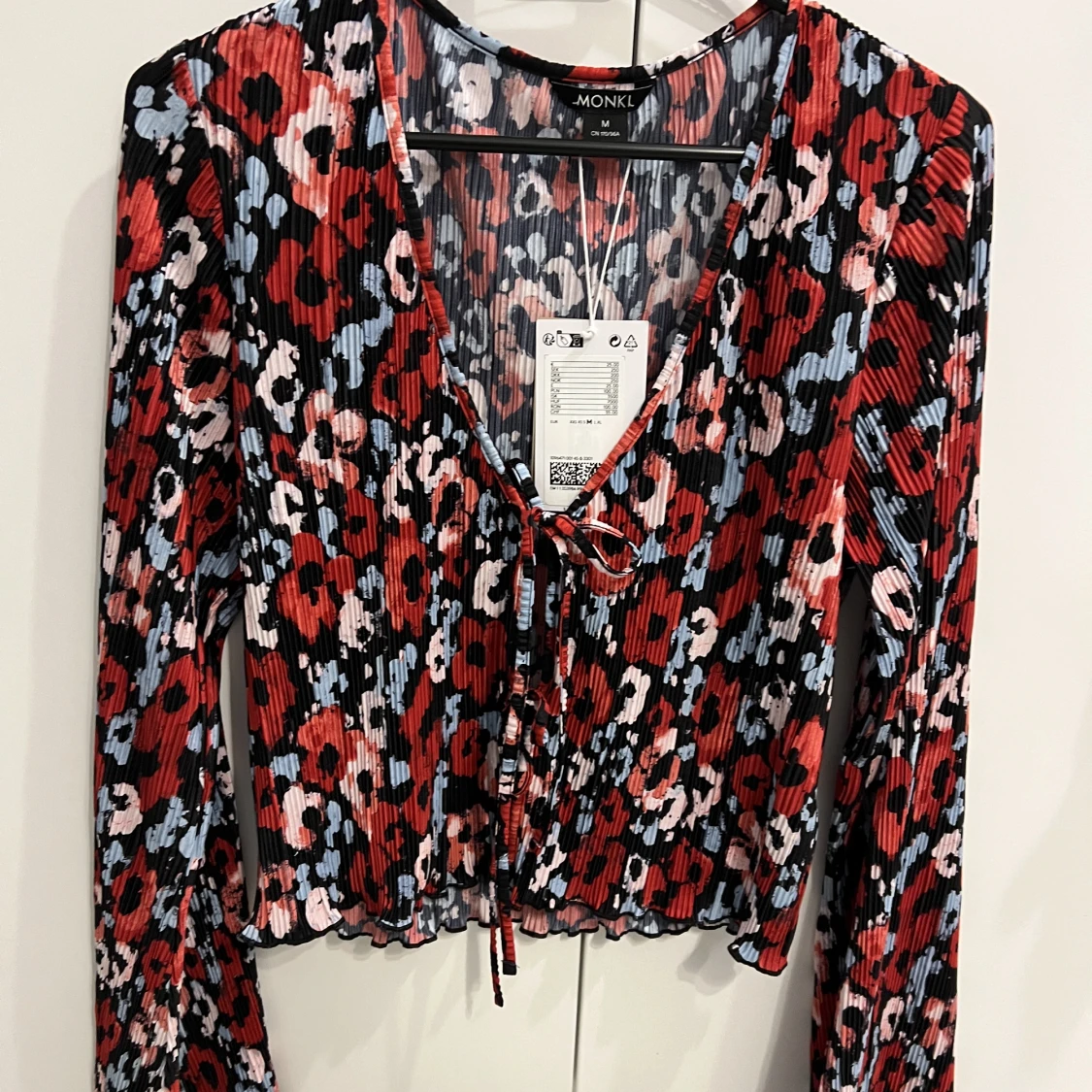 Blus/topp från monki, oanvänd