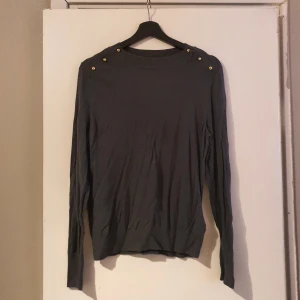 Tunnstickad mossgrön tröja - Mossgrön tunnstickad