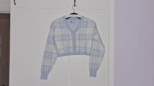 Kofta från Hollister  - Kofta från Hollister! Orginalpris 380kr mitt pris 150kr+frakt Storlek S 