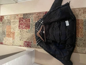 Burberry väst/jacka  - Burberry jacka som jag inte använder för den är lure för liten (äkta)