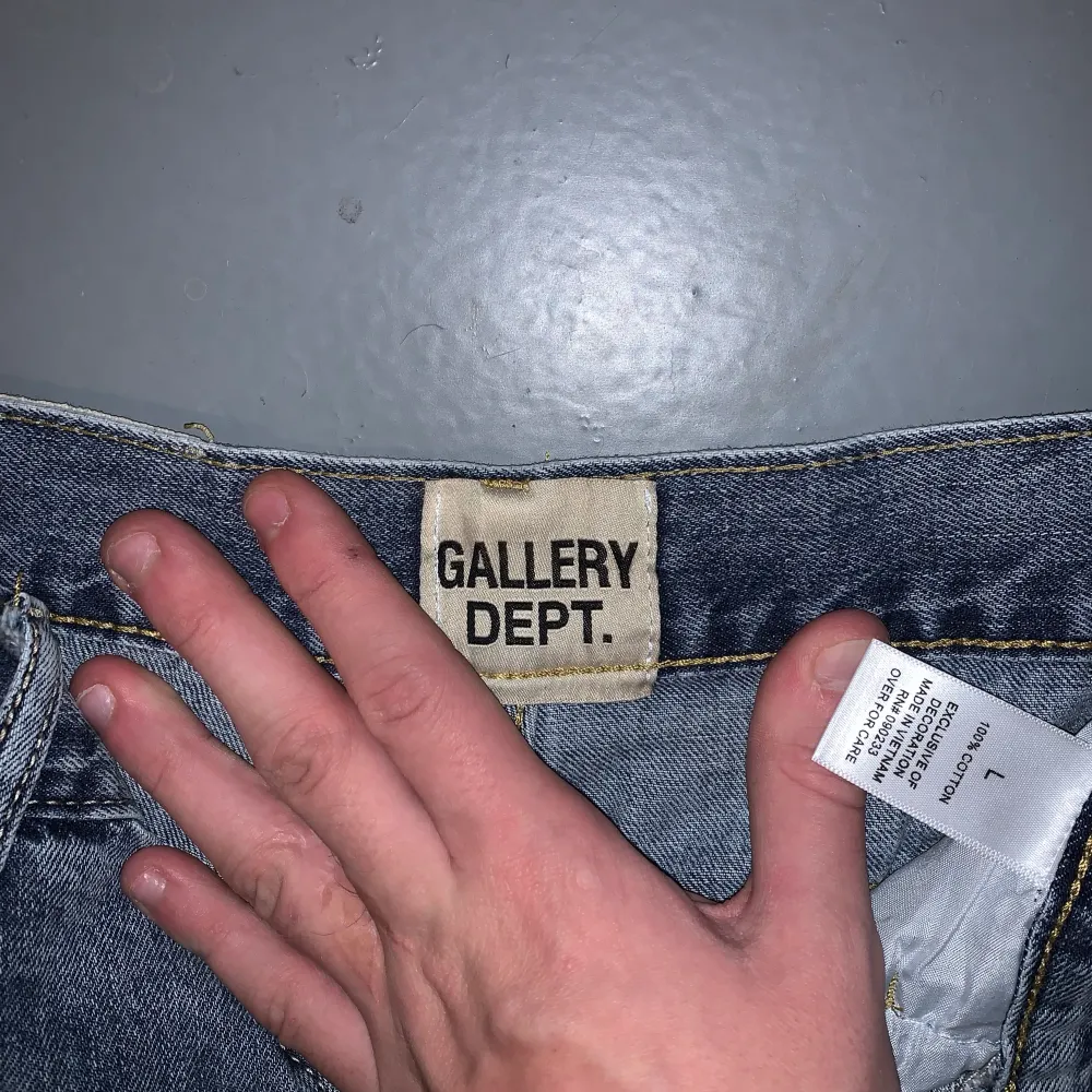 Hej säljer dessa gallery dept jeans för att dom nu blivit för små för mig dom är i väldigt fint skick!. Jeans & Byxor.