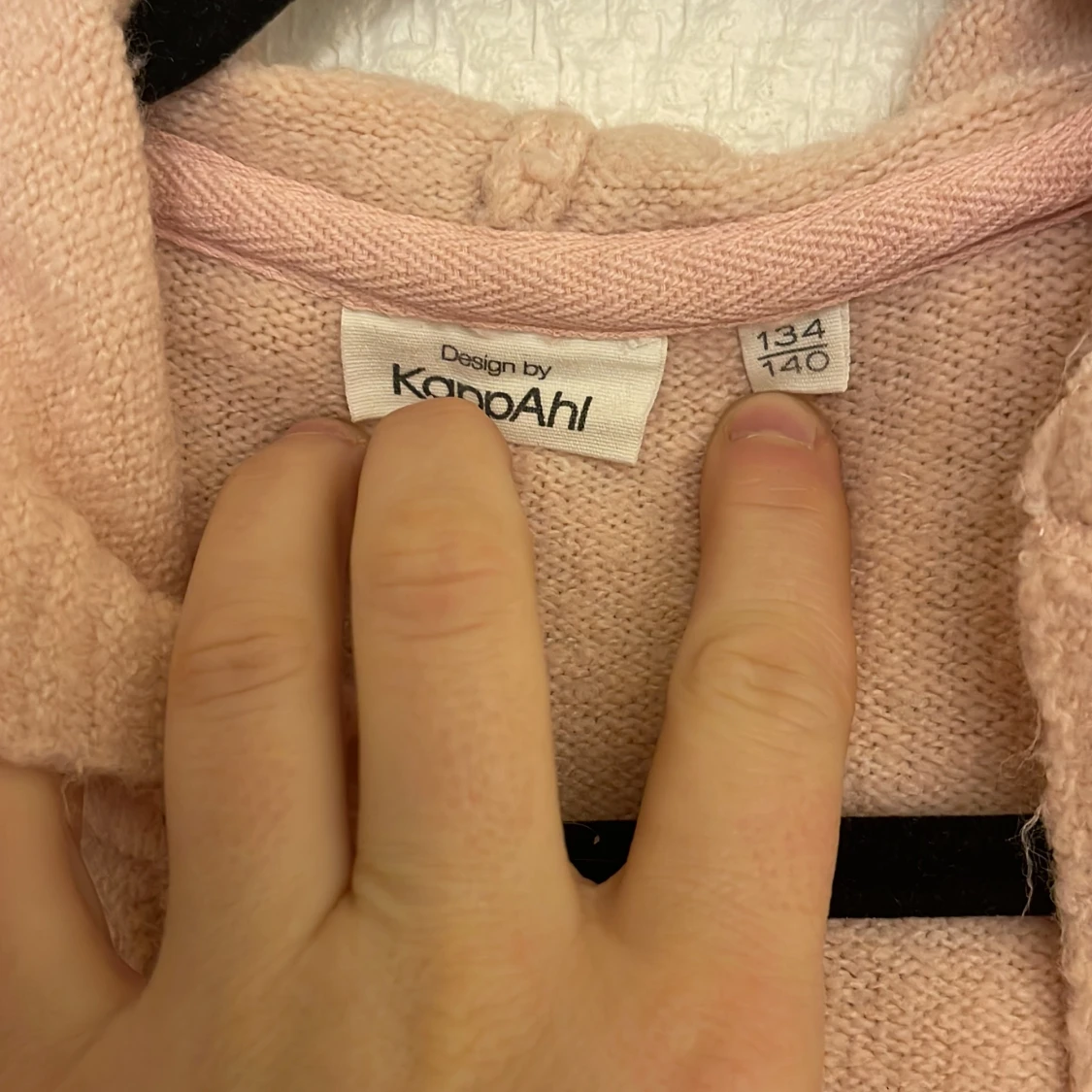 Rosa finstickad kofta - 91