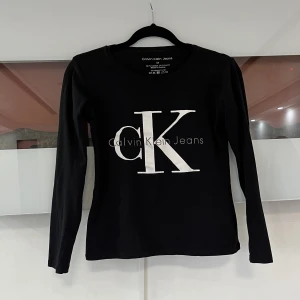 calvin klein - tröja använd några gånger  