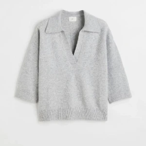 Stickad tröja - Stickad tröjan ifrån H&M Kommer inte till användning men så fin! Storlek s