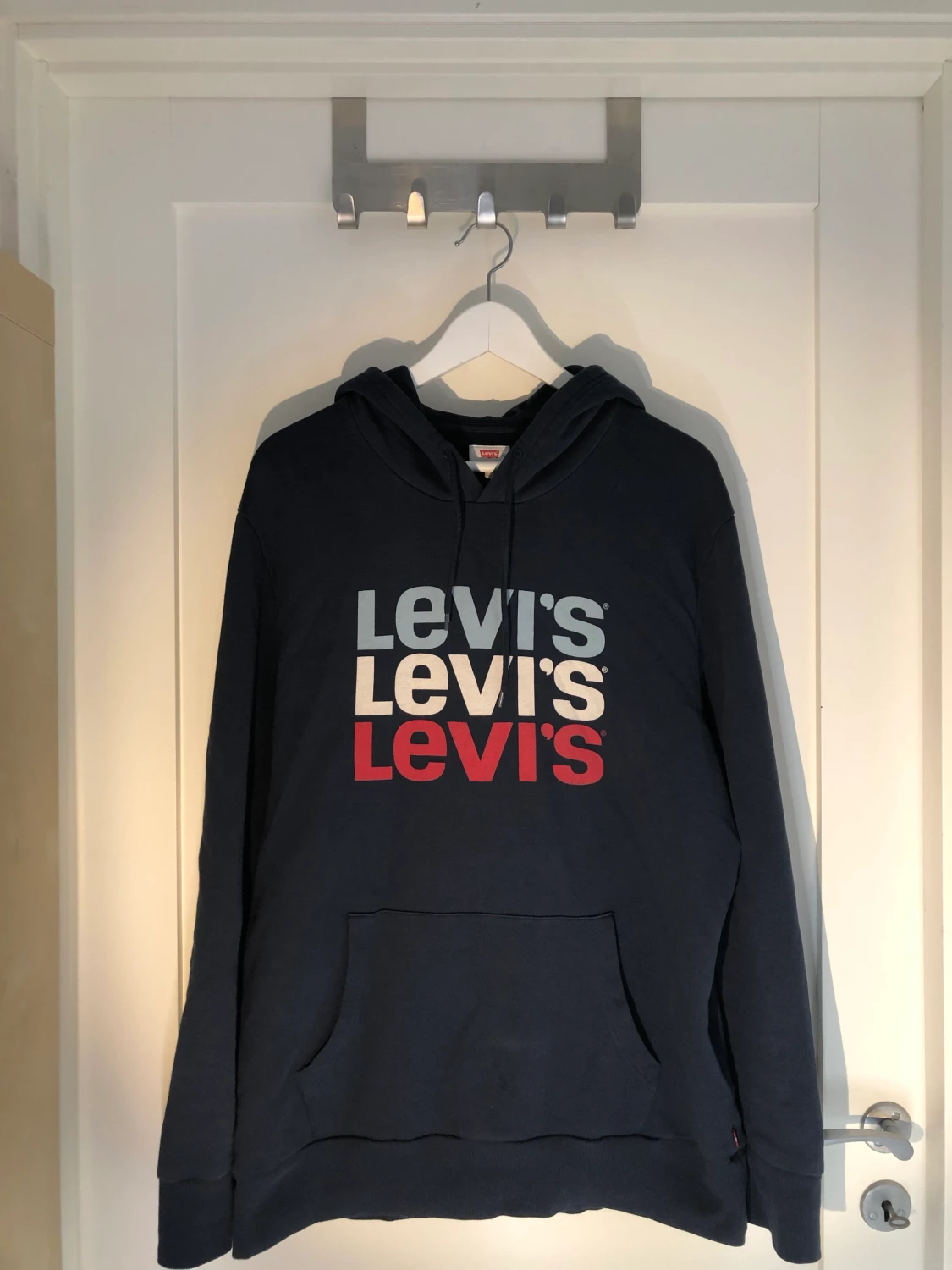 Levis hoodie i oanvänt skick