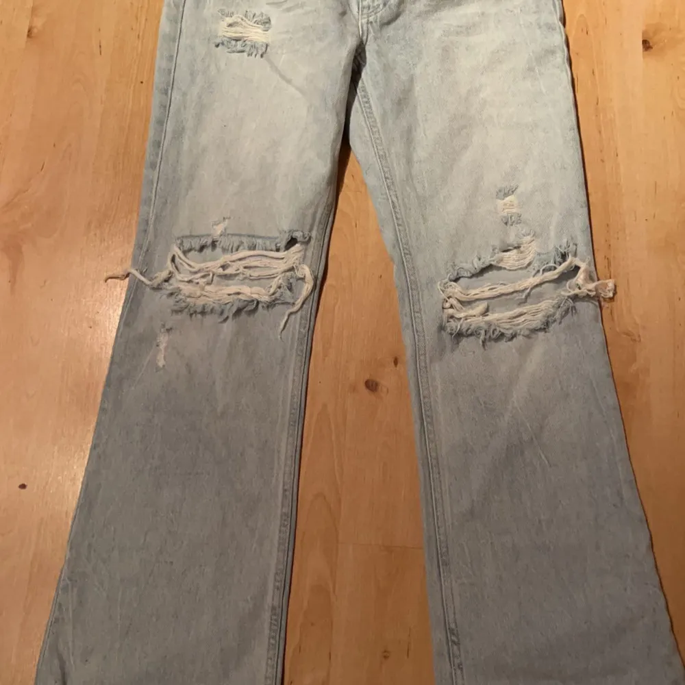 Bootcut jeans från bershka. Använts bara 1 gång. Stl 38. Jeans & Byxor.