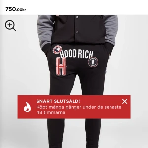 Hoodrich byxor - Hej! Säjer mina Hoodrich byxor då dom blivit för stora för mej, använda ett fåtal gånger o har inga fläckar eller hål. Storlek XL. Nypris 750 men säljer dom för 400. Finns dragkedja ficka på innre låret😊
