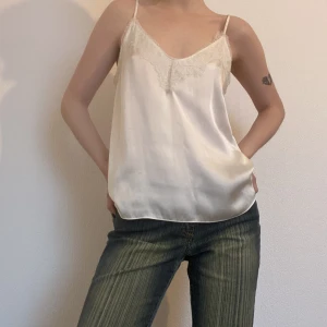 Silkes topp - Snygg topp i silke! Frakt tillkommer 