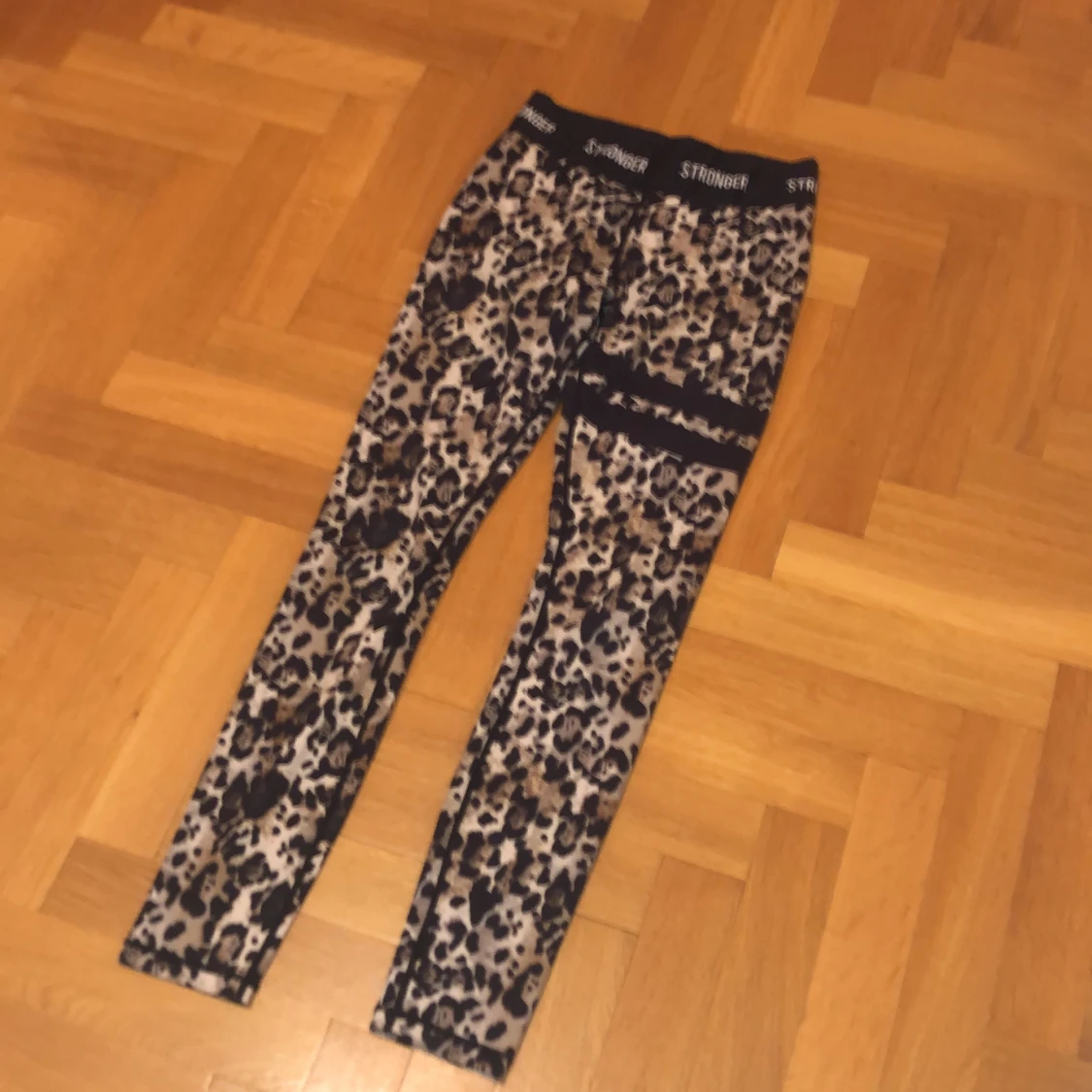 Stronger tights Roar 