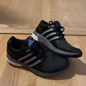 Fina adidas skor som knappt är använd! 