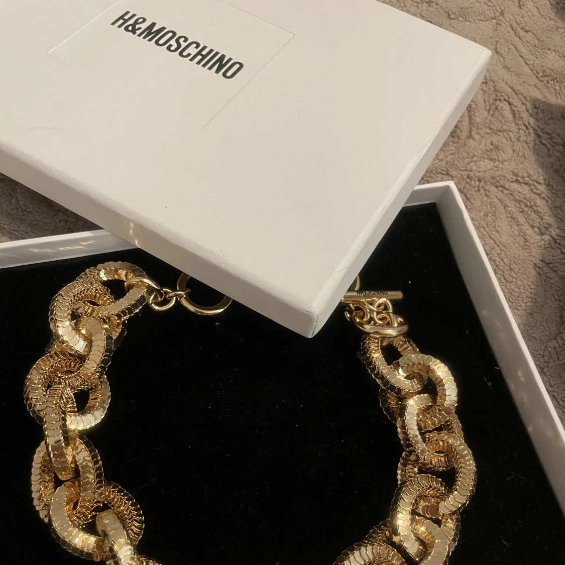 H&MOSCHINO guldpläterad halsband  - 90