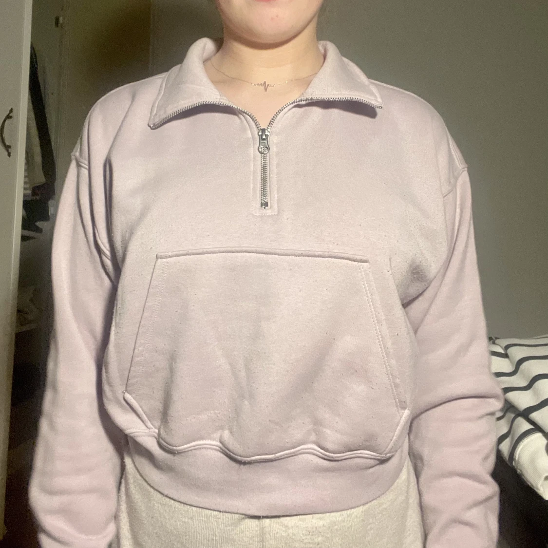 Lila sweatshirt stl S från H&M  - 90