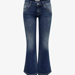 Low rise Bootcut  - Säljer dessa knappt använda jeans som är low rise och bootcut ( pris kan diskuteras) Nypris 549kr