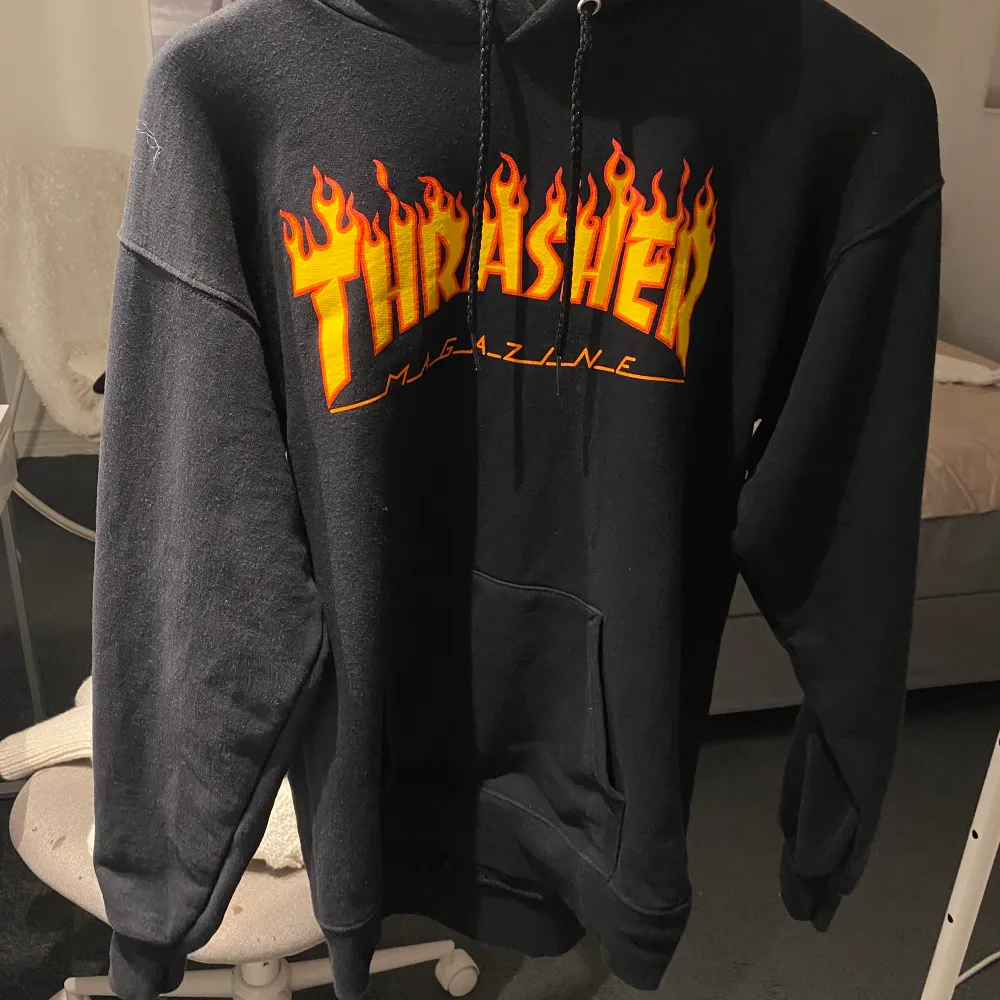 Svart Thrasher hoodie, använt ett par gånger, inga defekter, storlek s💓. Hoodies.