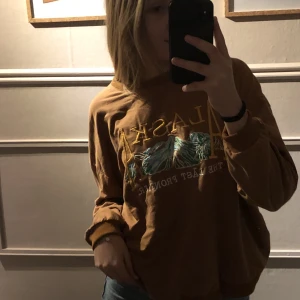 Tröja - Tröja från SHEIN i tunt material strl S. 50kr+frakt 