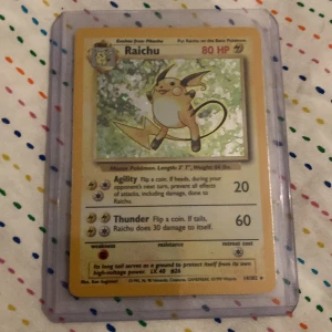 Raichu holofoil 14/102 Base Set Unlimited - Pokémon kort - Skick enligt bilder. Föreslå rimligt pris.